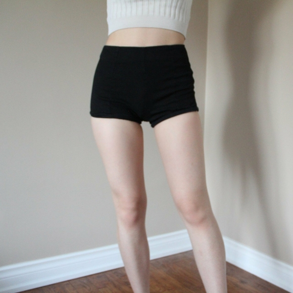 Bershka High waisted black fabric shorts - Picture 2 of 3